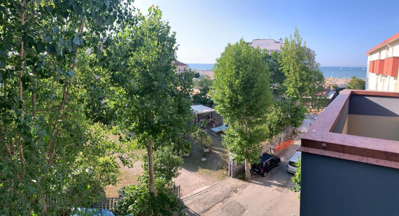 Family Room,1114022397:JPEG