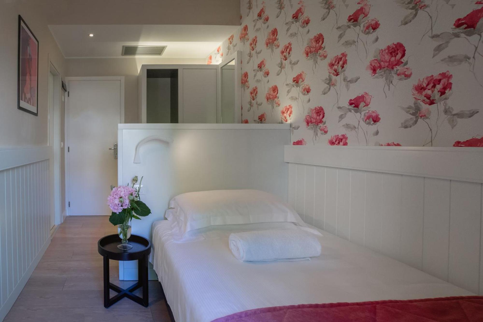 Single Room,1271379922:JPEG